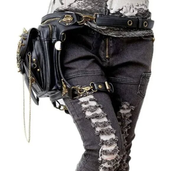 𝅺BLACK Leather Skull Waist Bag Fanny Pack Gothic Shoulder Bag Biker Rocker NWT - Picture 3 of 7